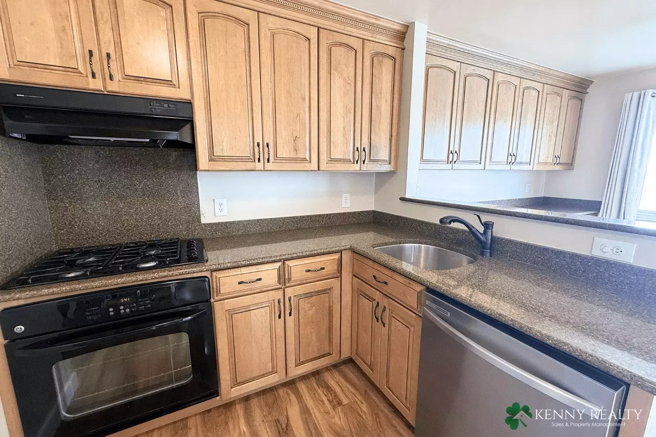 Bright 3-bedroom Home With Large Backyard In South San Francisco photo 4