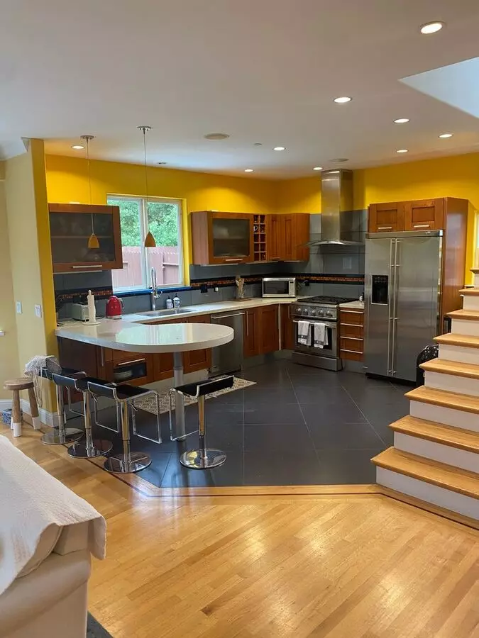 Fully Furnished House In South San Francisco - 2 Bedroom, 2 Bathroom photo 3