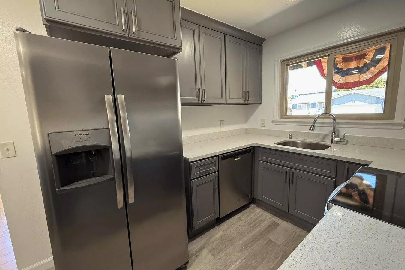 Large 4 Bedroom, 2 Bathroom Home With 2 Car Garage photo 5
