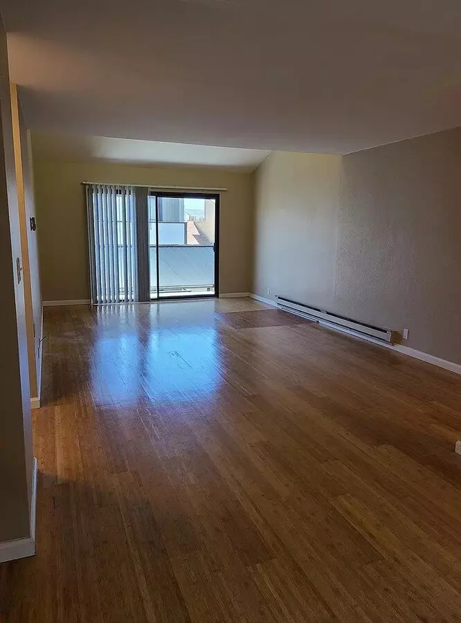 Lovely 1 Bedroom, 1 Bath, 750 Sq.ft Condo Is Now Readily Available! photo 3