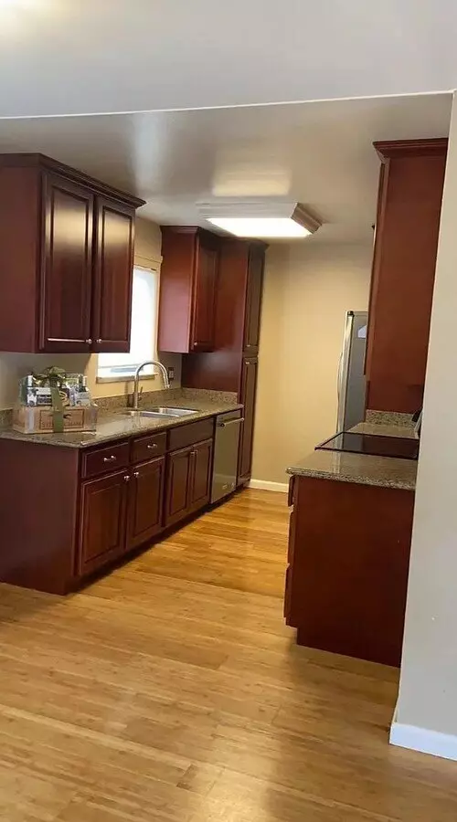 Lovely 1 Bedroom, 1 Bath, 750 Sq.ft Condo Is Now Readily Available! photo 4