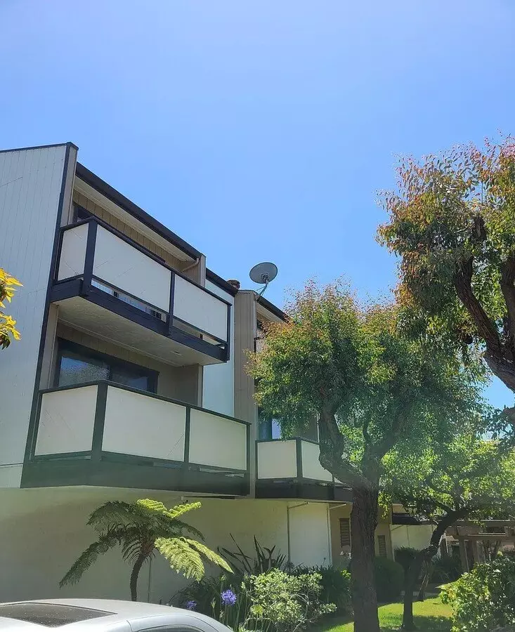 Lovely 1 Bedroom, 1 Bath, 750 Sq.ft Condo Is Now Readily Available!