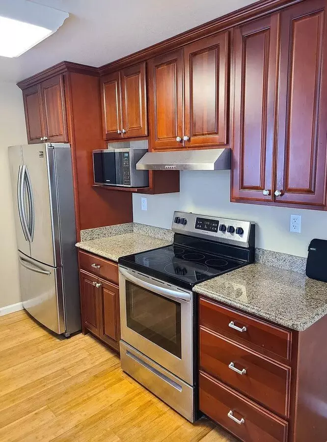 Lovely 1 Bedroom, 1 Bath, 750 Sq.ft Condo Is Now Readily Available! photo 5