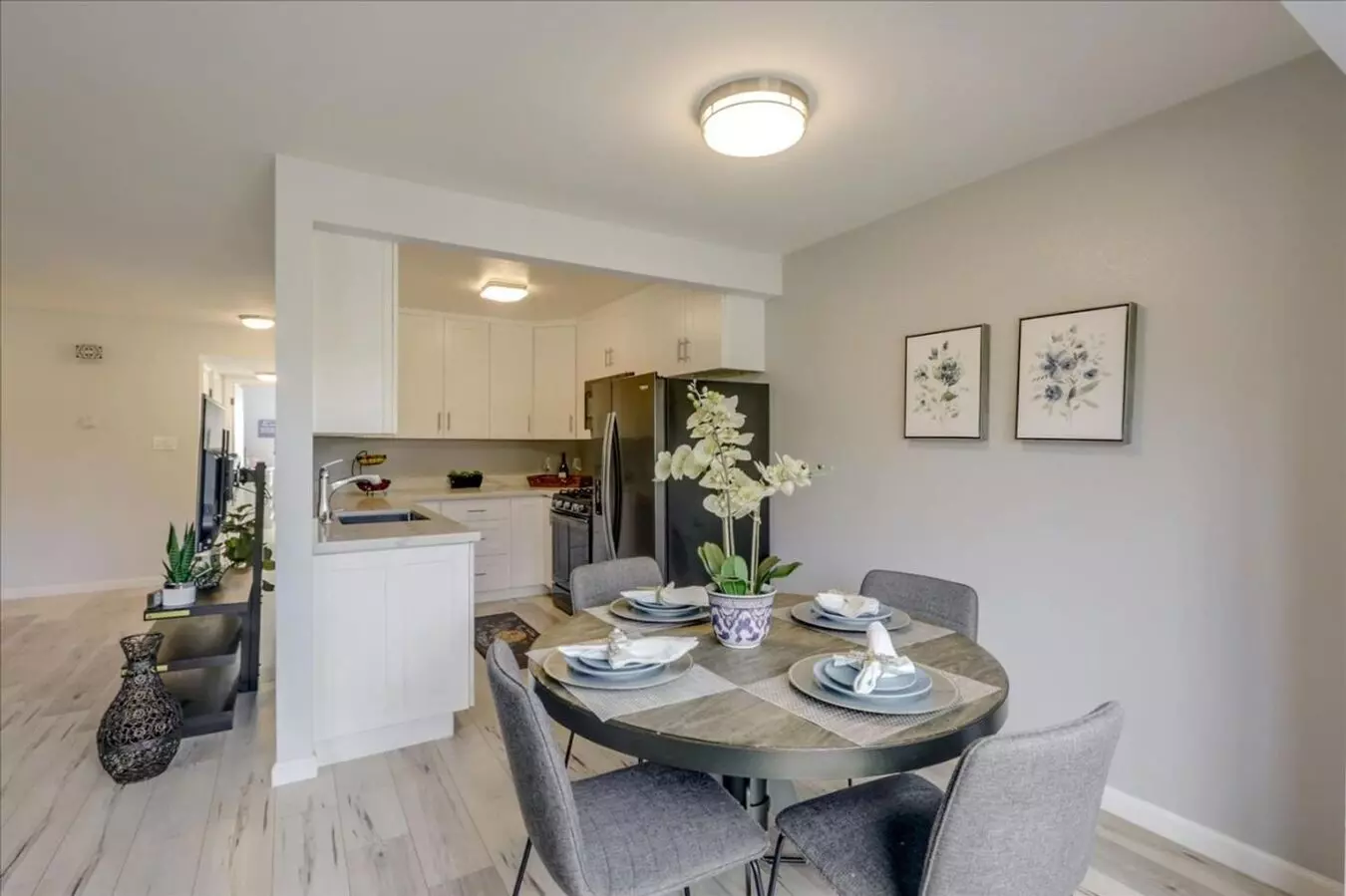 Remodeled Unit With Views photo 2