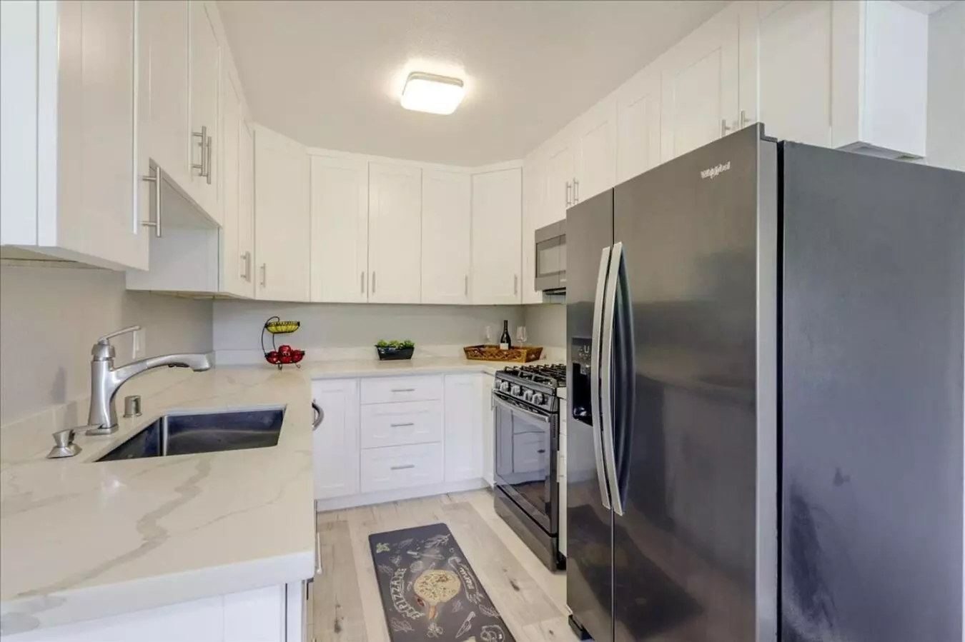 Remodeled Unit With Views photo 3