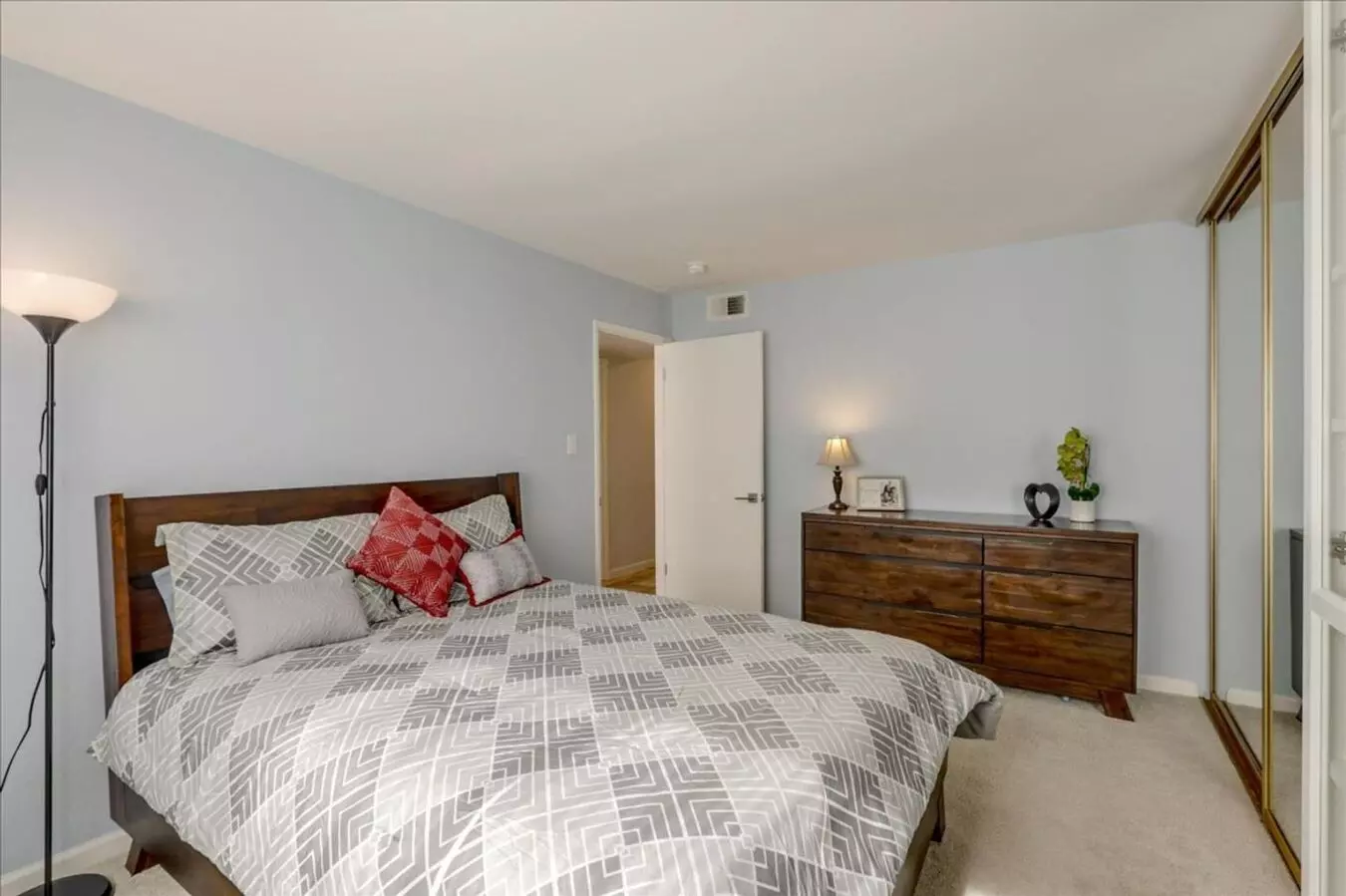 Remodeled Unit With Views photo 5