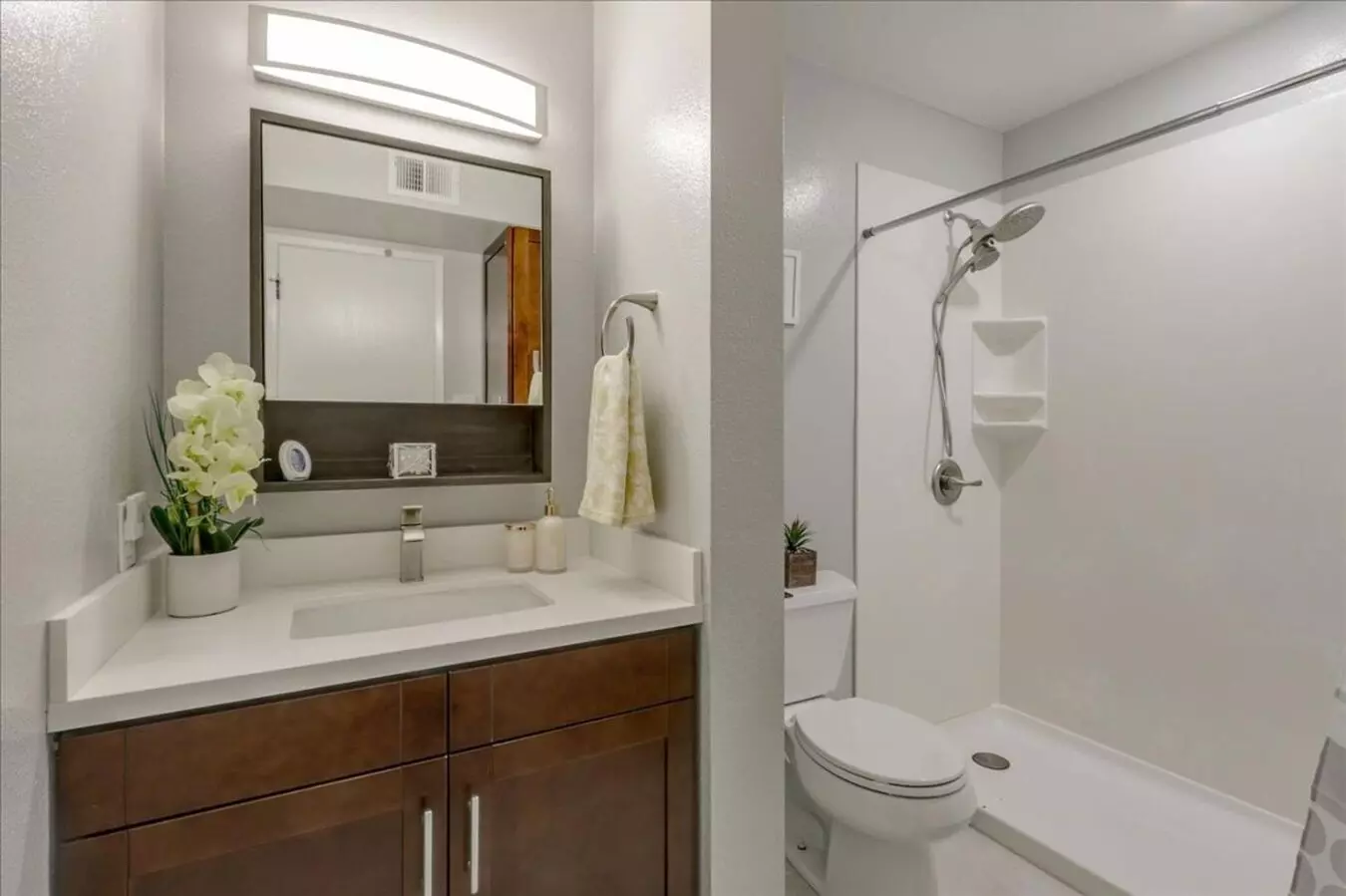 Remodeled Unit With Views photo 4