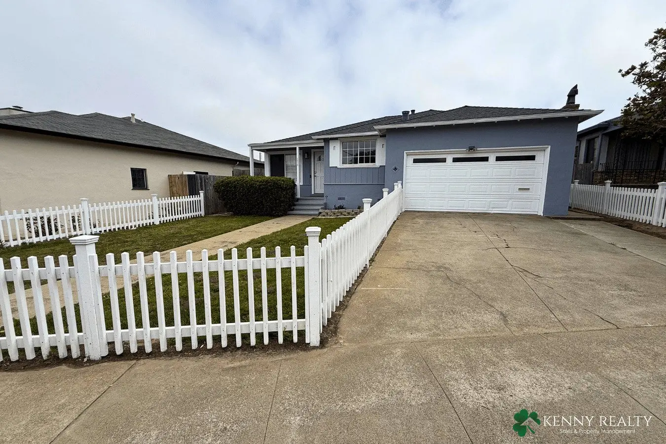 Spacious Brentwood Home With Detached Bonus Room & Solarium