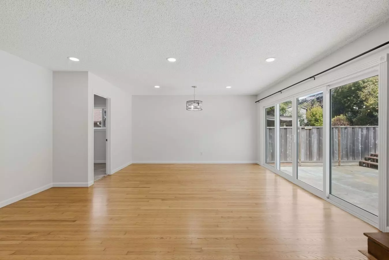 Spacious South San Francisco Home With Large Backyard, Garage &amp; In-unit Laundry photo 4