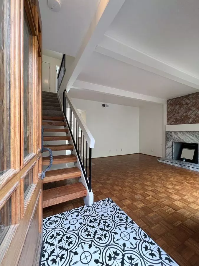 Beautifully Remodeled St. Helena Townhome With Pool Access &amp; 2-car Garage photo 2