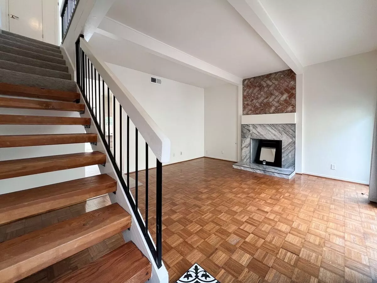 Beautifully Remodeled St. Helena Townhome With Pool Access &amp; 2-car Garage photo 3