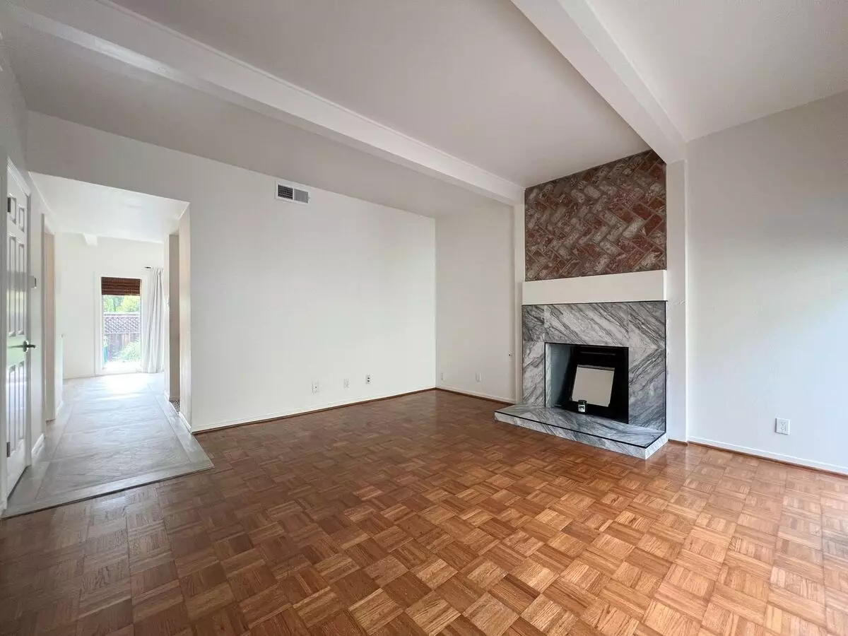 Beautifully Remodeled St. Helena Townhome With Pool Access &amp; 2-car Garage photo 4