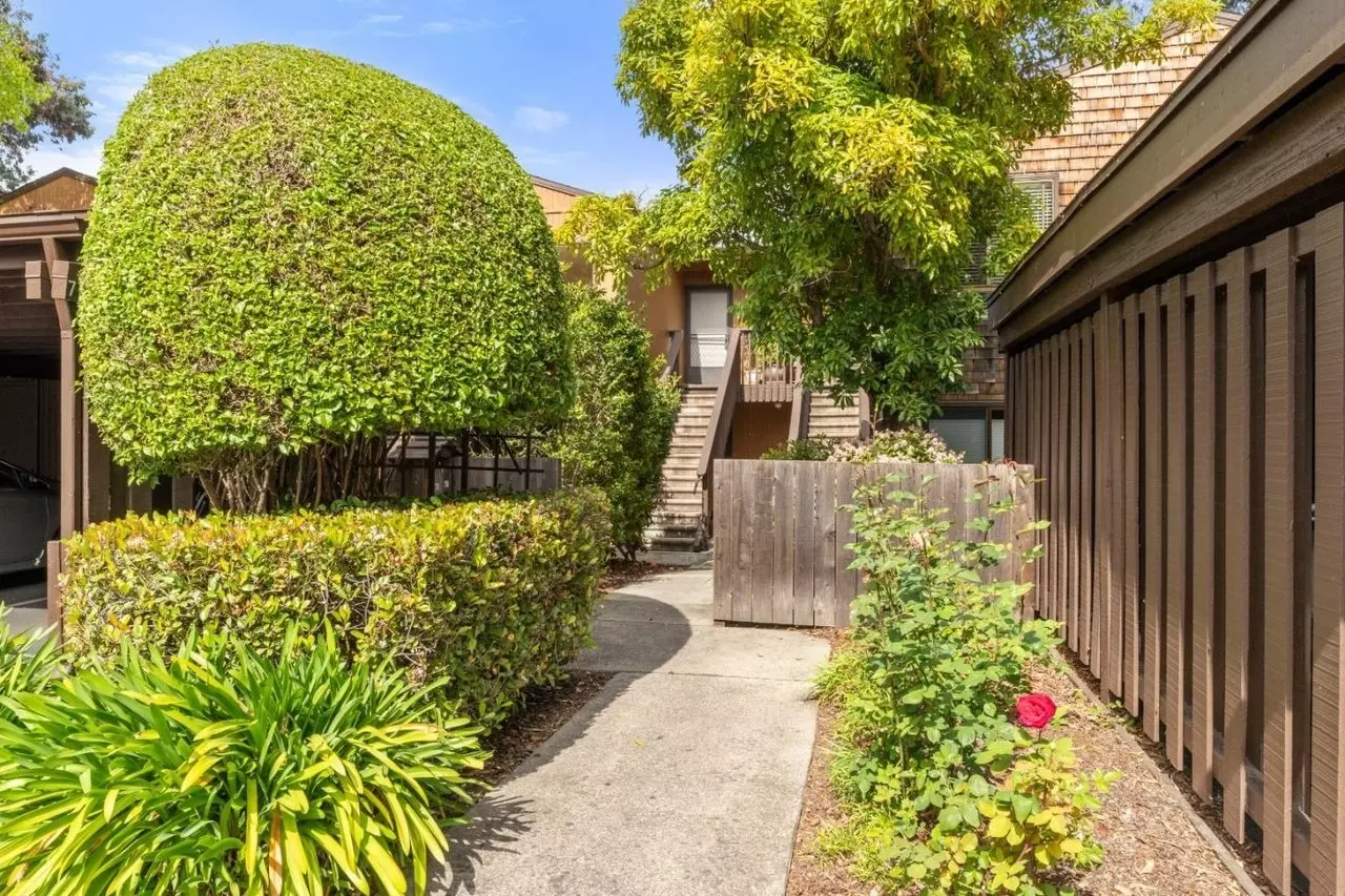 2bd 2ba In The Heart Of Stanford * , This Spacious And Light-filled Co