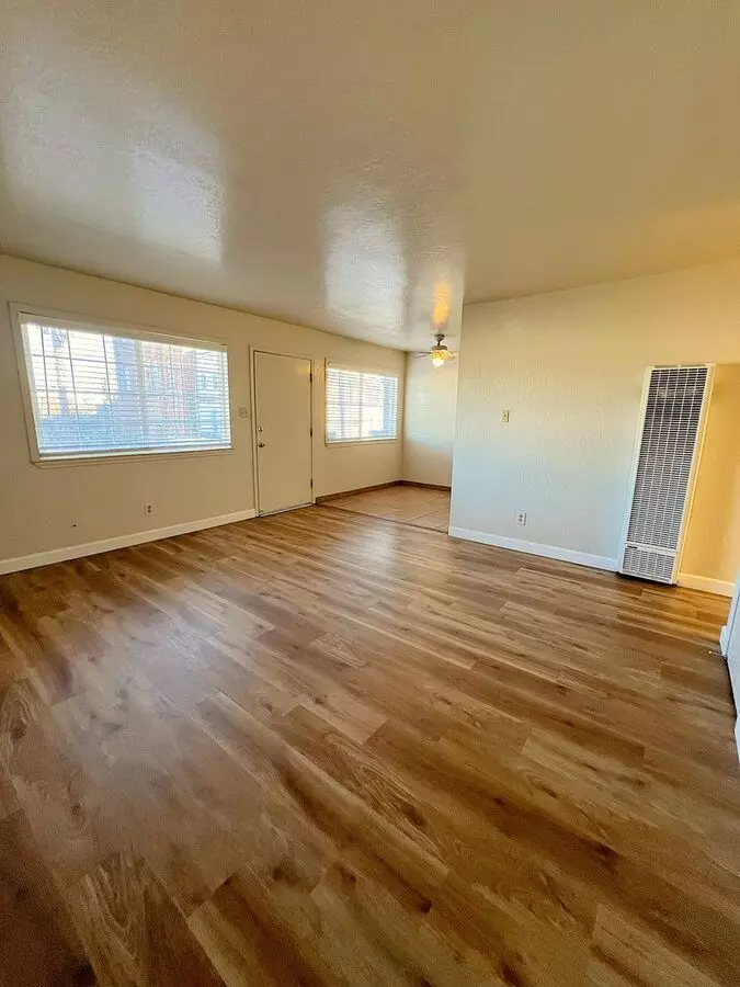 Solano Street Apartments (portal) photo 4