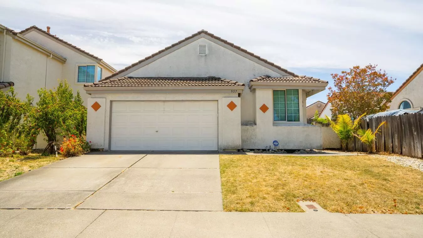 Cute 3 Bedroom Home In Lawler Ranch! photo 2