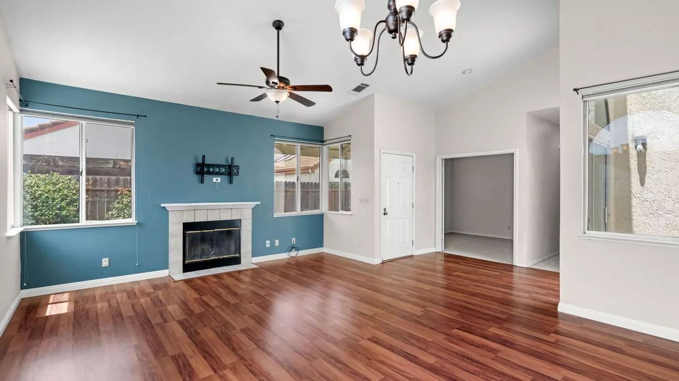 Cute 3 Bedroom Home In Lawler Ranch! photo 4