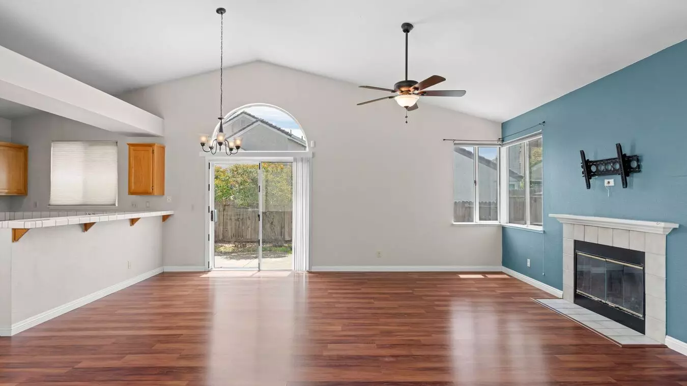 Cute 3 Bedroom Home In Lawler Ranch! photo 3
