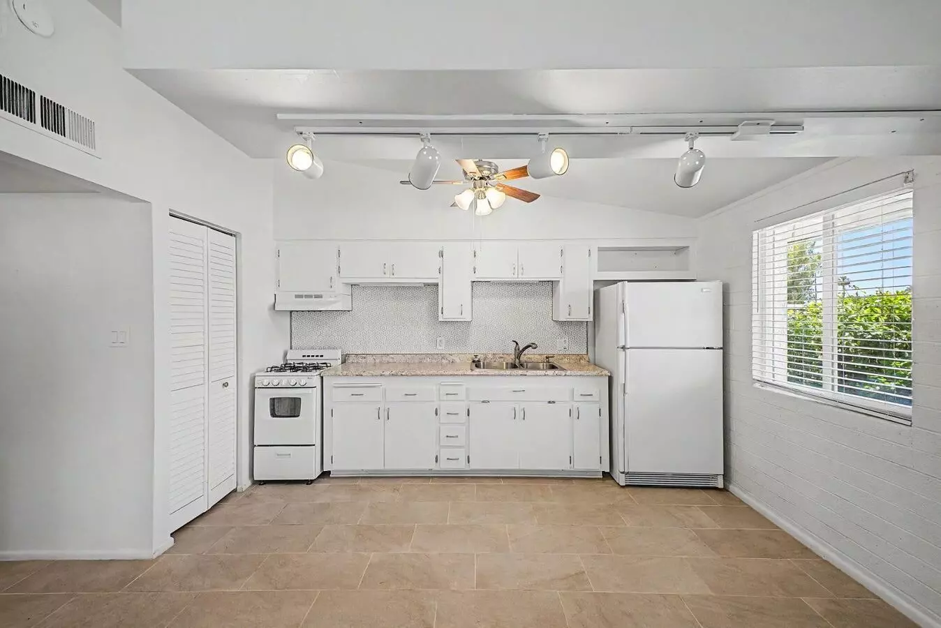 10606 W Oakmont Dr Sun City, AZ 85351 photo 5