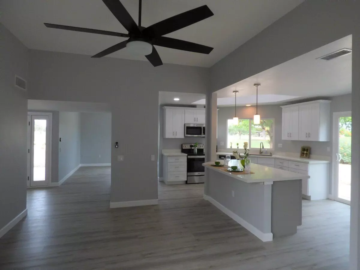 18413 North Welk Drive, Sun City, AZ 85373 photo 4