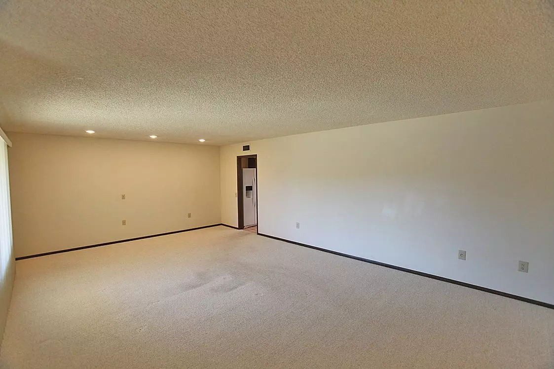 17202 N Foothills Dr photo 4