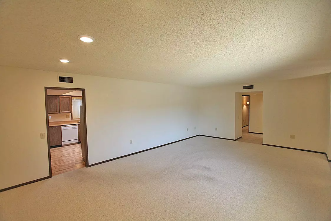 17202 N Foothills Dr photo 2
