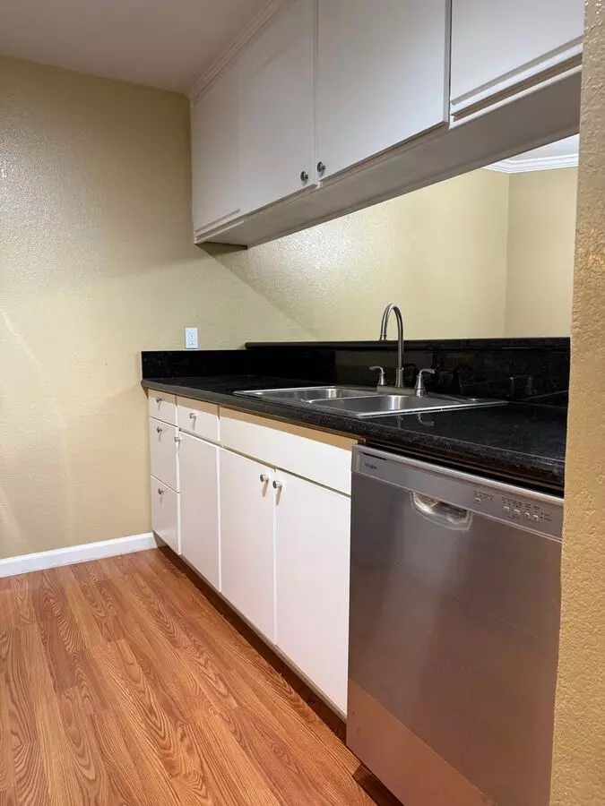 Spacious 2 Bedroom 2 Bath Condo With A View photo 2