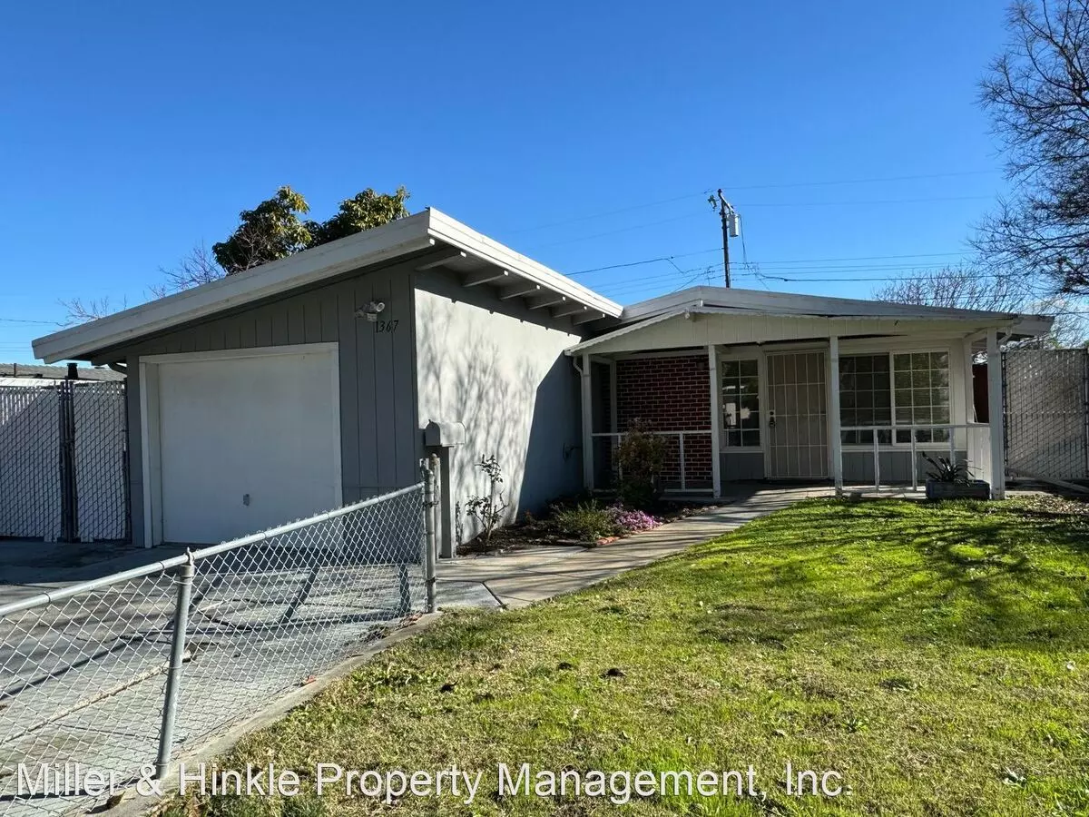 1367 Torrance Ave photo 2