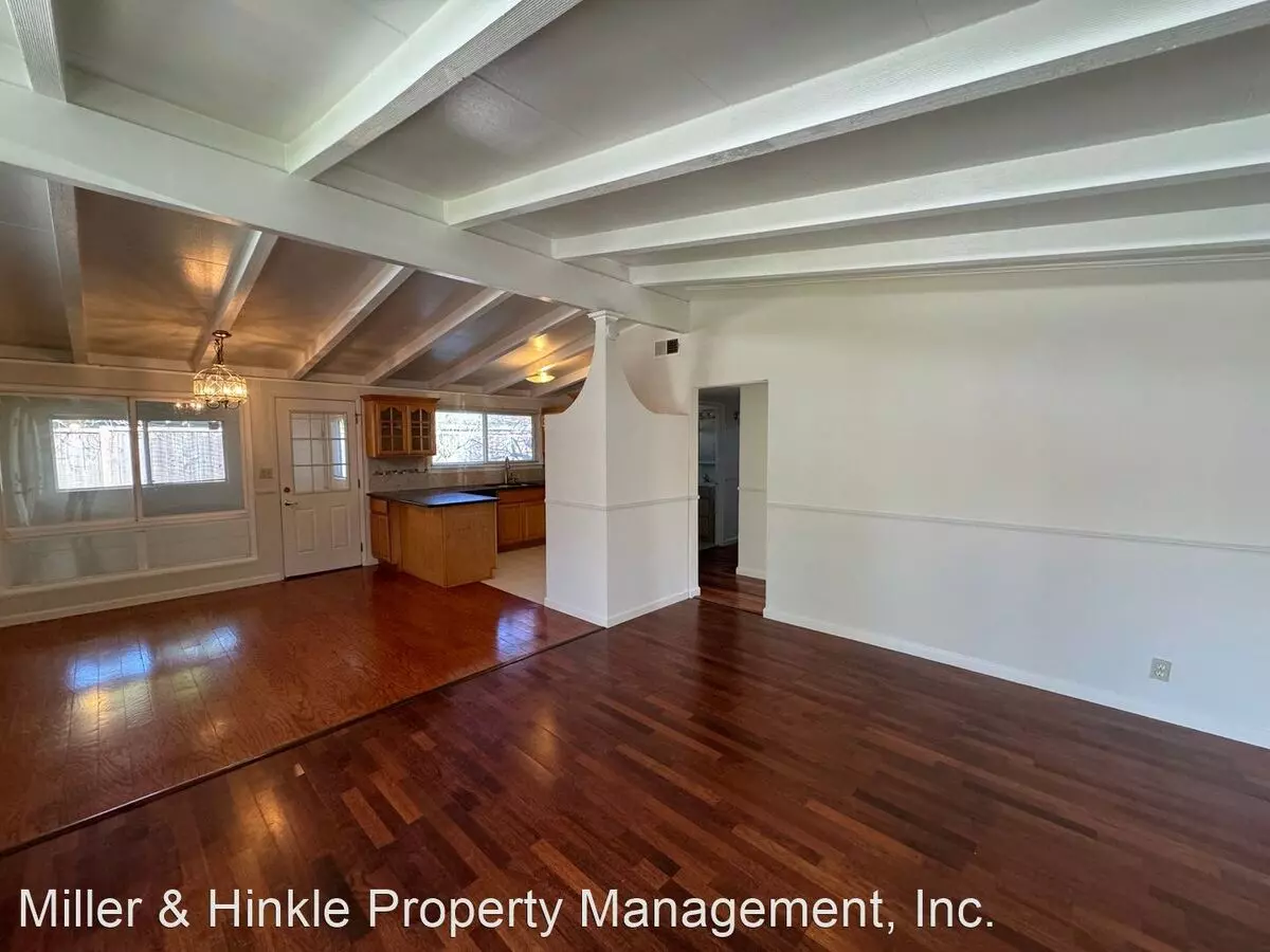 1367 Torrance Ave photo 3