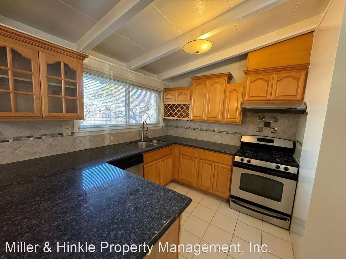 1367 Torrance Ave photo 5
