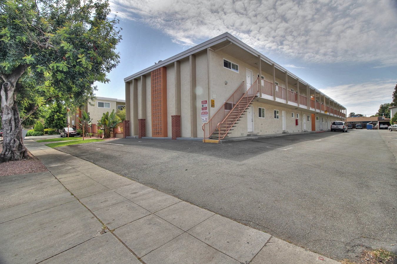 415 Acalanes Apartments photo 3