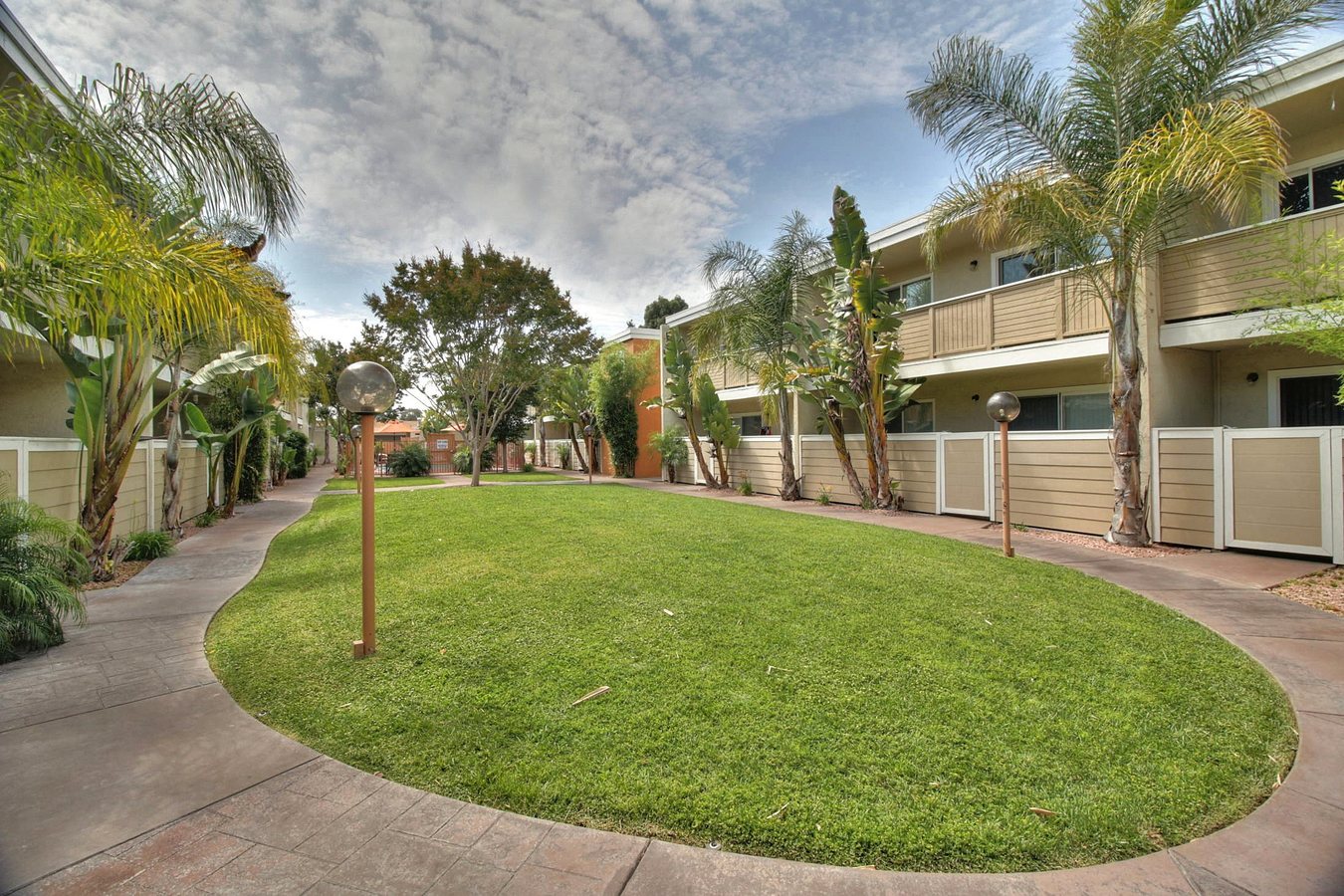 415 Acalanes Apartments photo 2