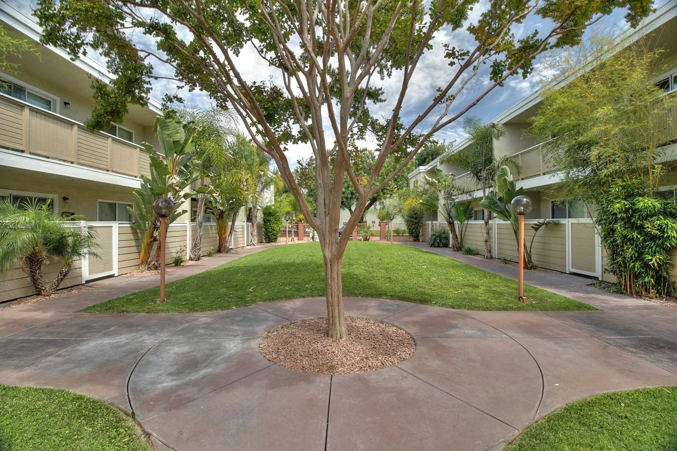 415 Acalanes Apartments photo 4