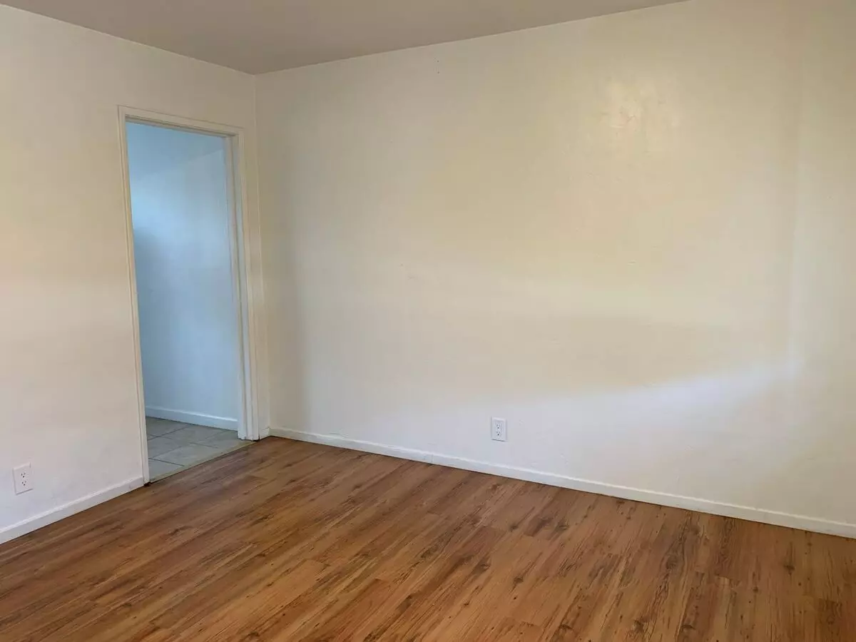 440 N. Fair Oaks Avenue photo 2