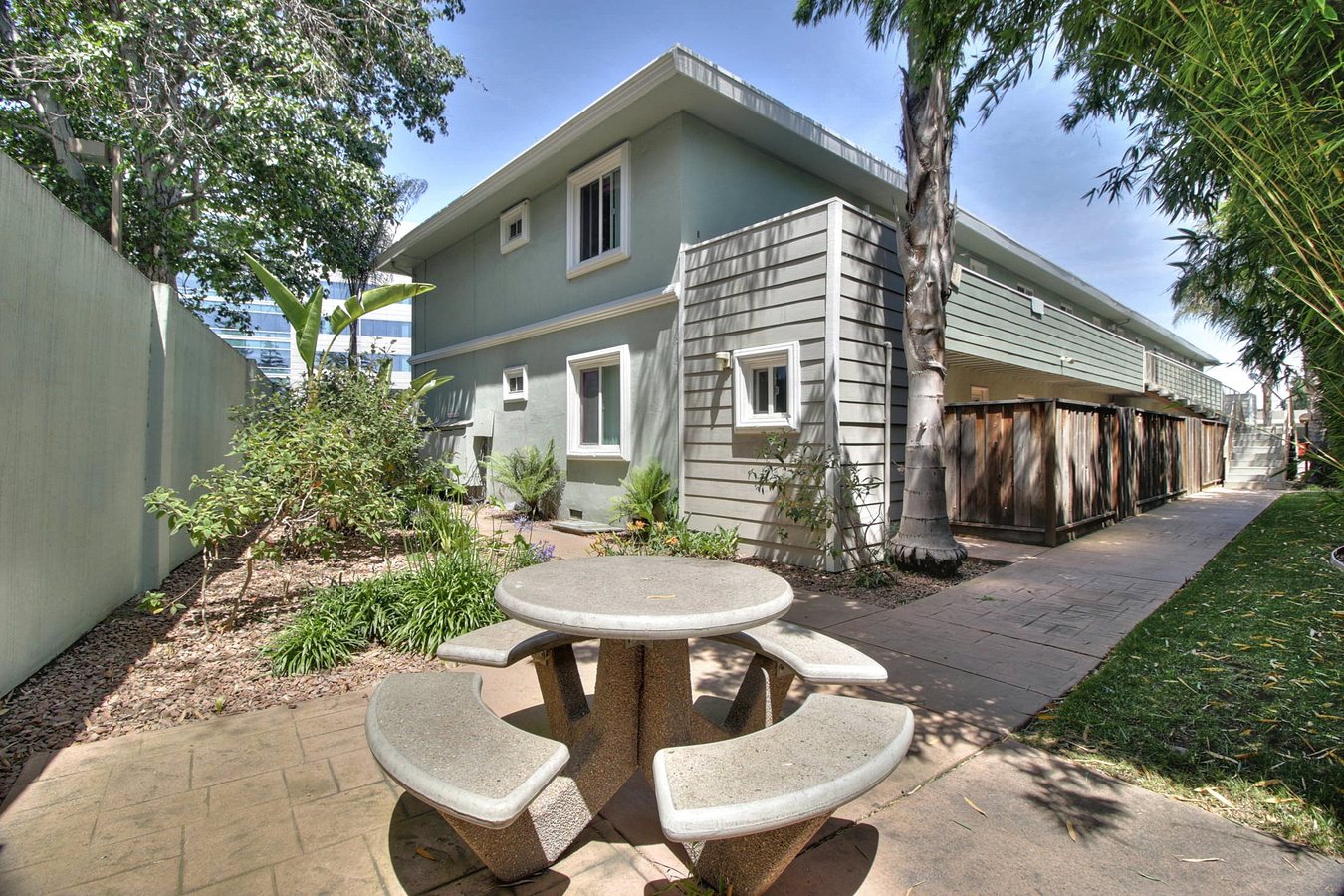 516 N Mathilda photo 3