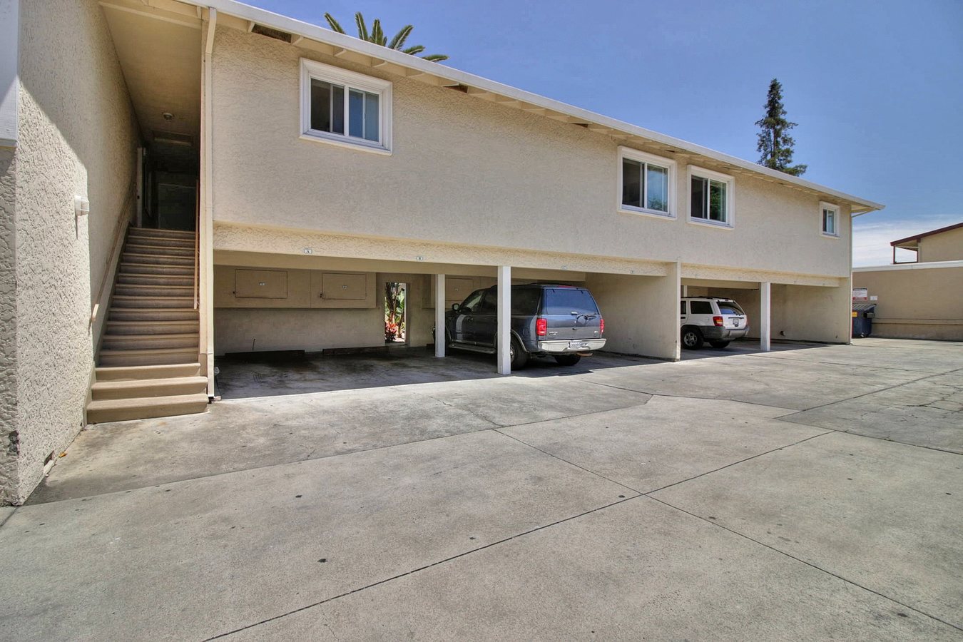 520 Columbia photo 4