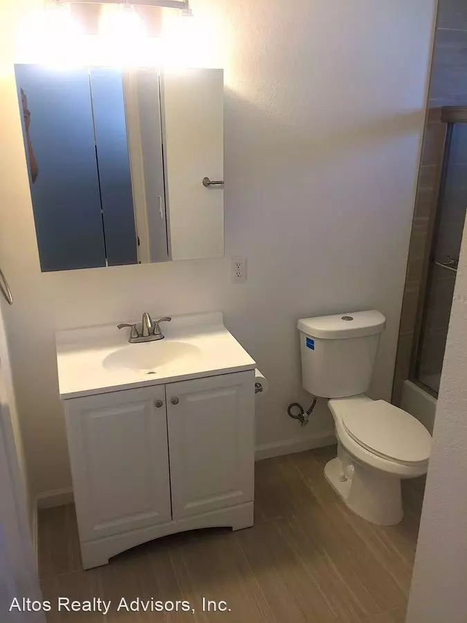 527 E. Taylor Avenue photo 2
