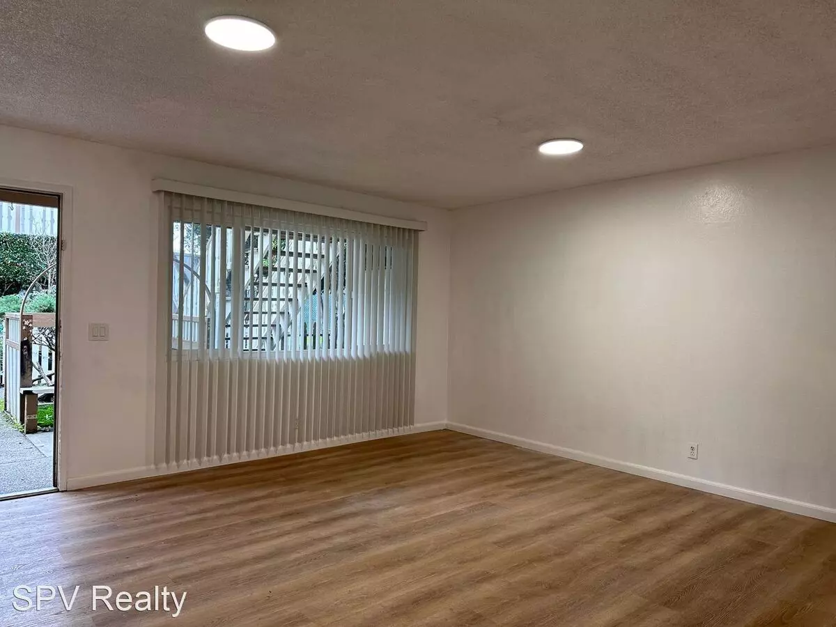 750 Calla Dr photo 3