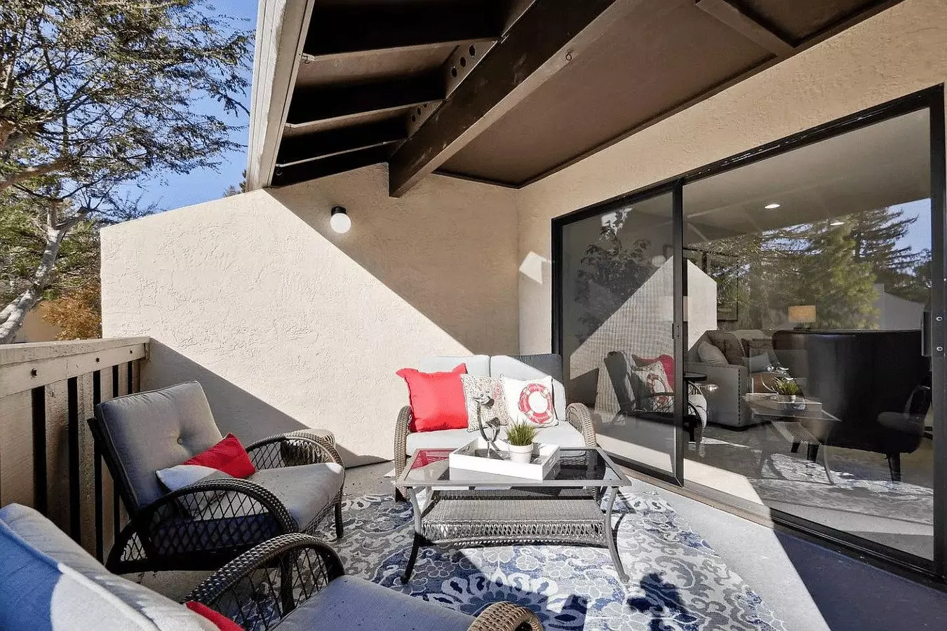 Modern One-bedroom Apartment In Great Location photo 2