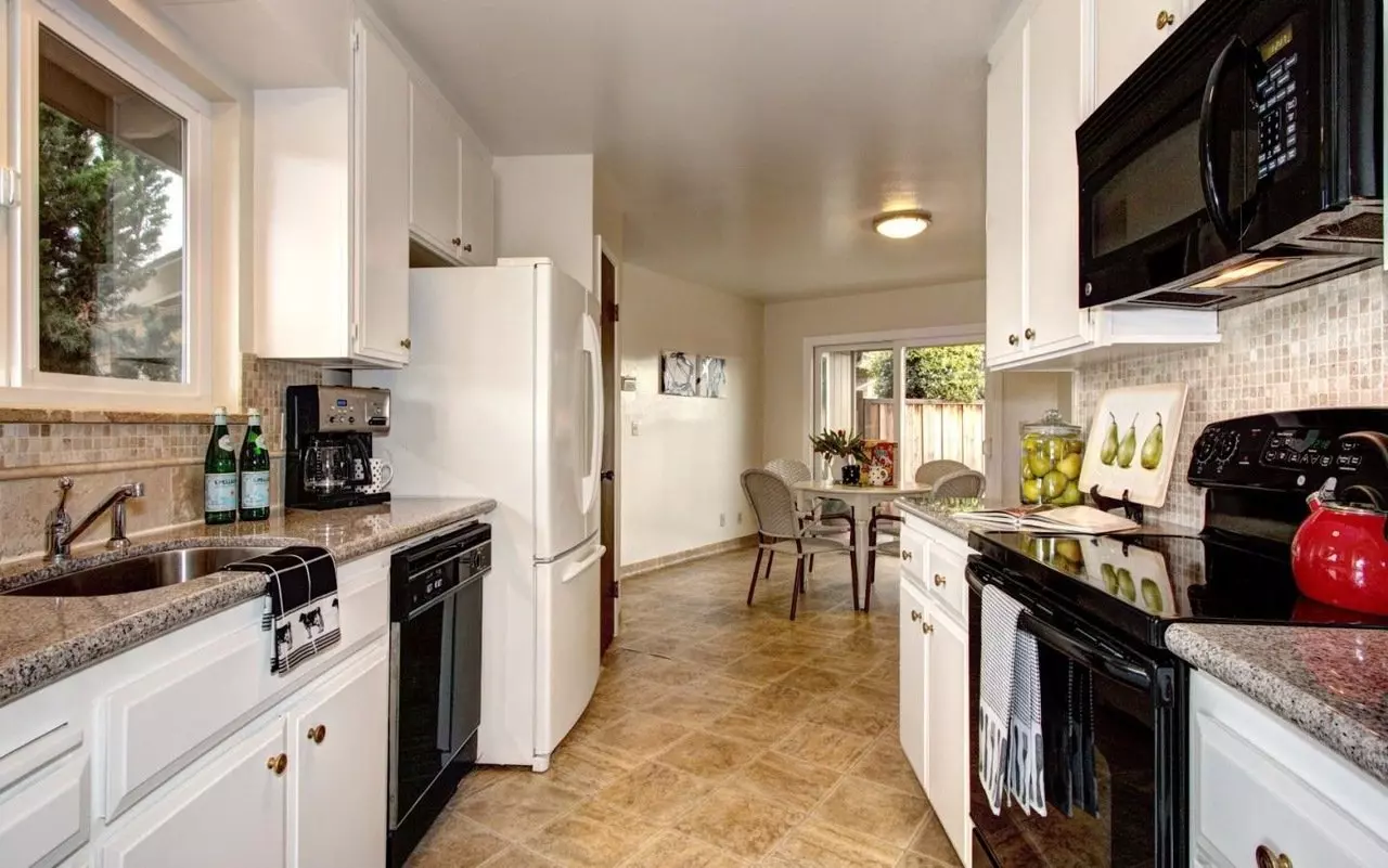 968 Michelangelo Dr photo 4