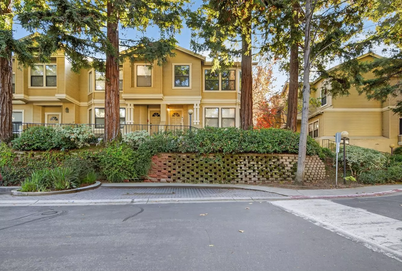 970 La Mesa Ter photo 2