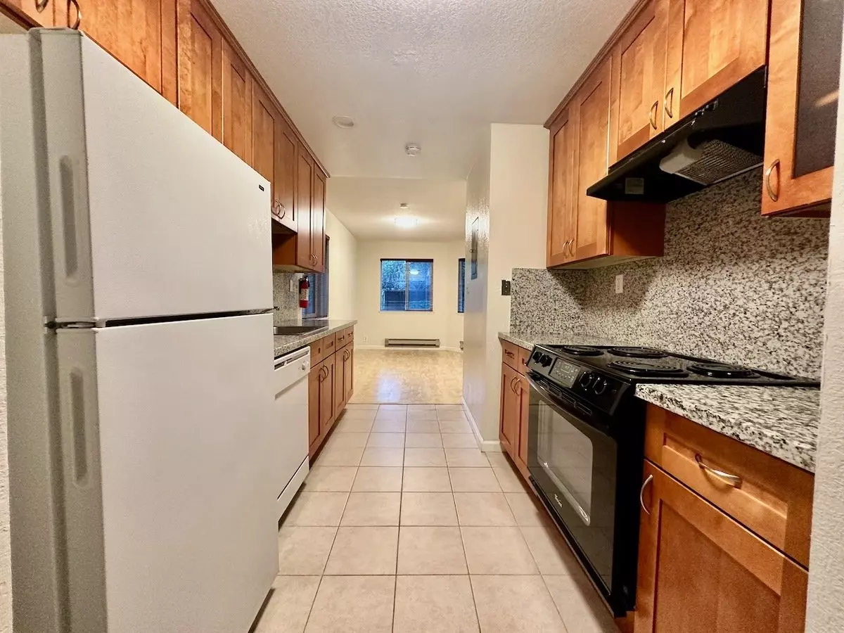 1277 Poplar Ave photo 4