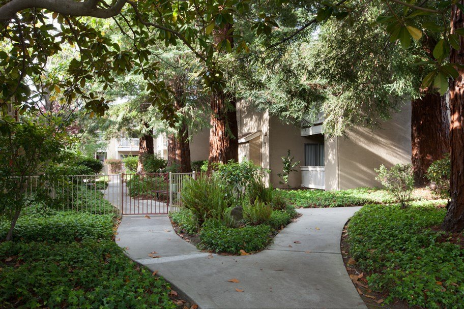 Miramar Plaza Apartments photo 4