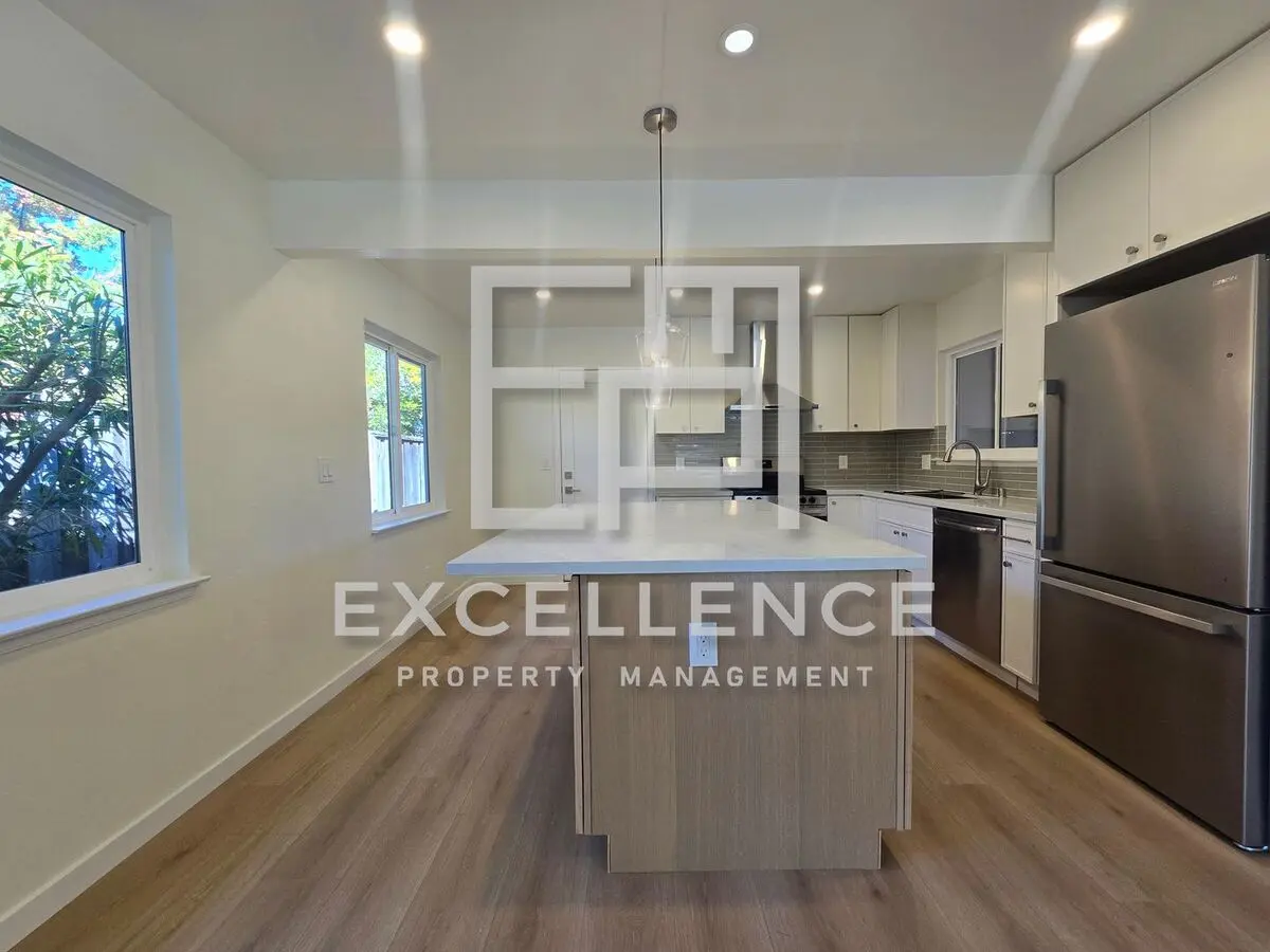 405 Leota Ave photo 3