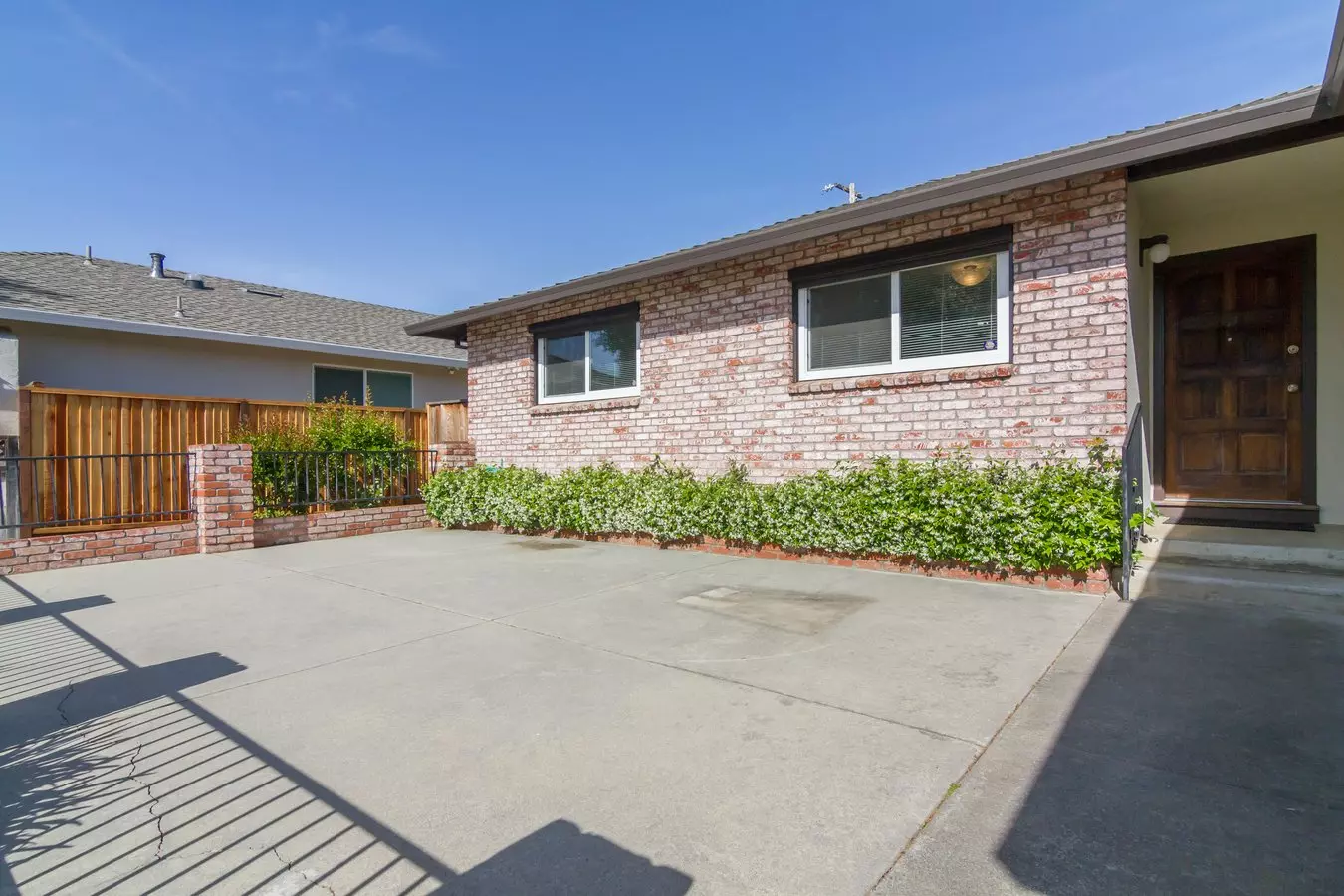 1666 Longspur Ave photo 3