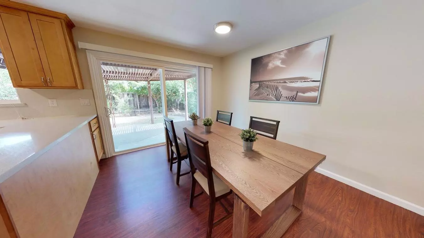 Private Bedroom in Bright Sunnyvale Home With Spacious Backyard photo 4