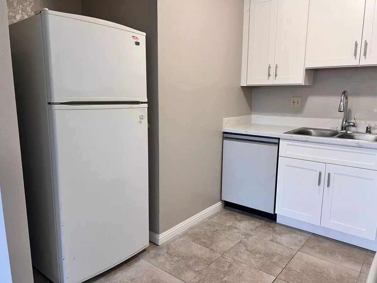 SUNNYVALE - Conveniently Located 3B/2B Townhome photo 5