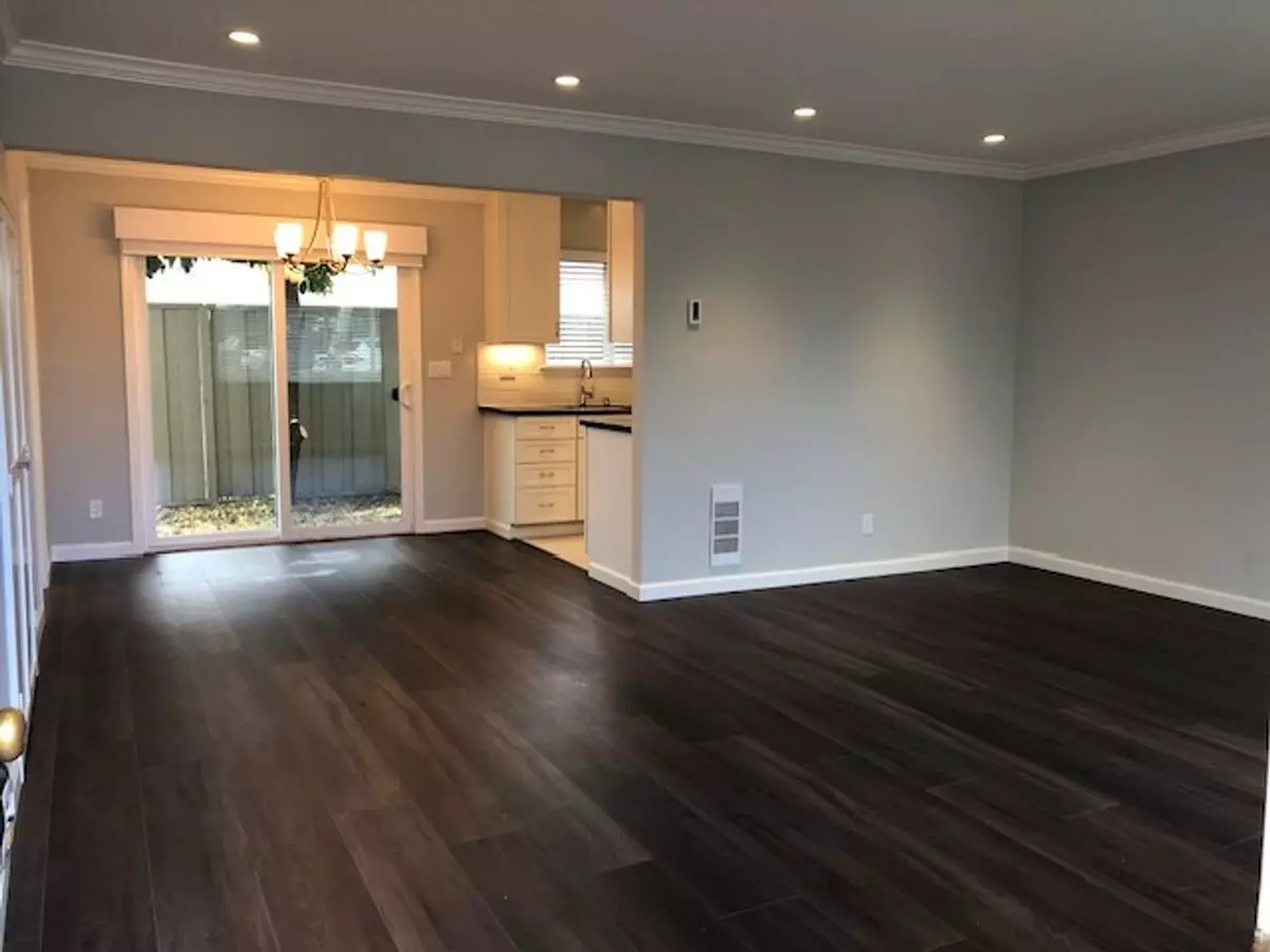 Village Square Townhouses photo 3
