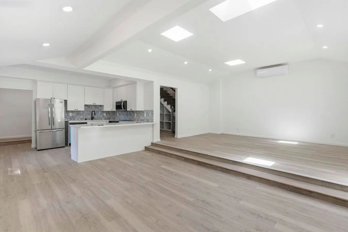 Just Renovated! Modern Retreat In Scenic Kilkare Woods photo 4