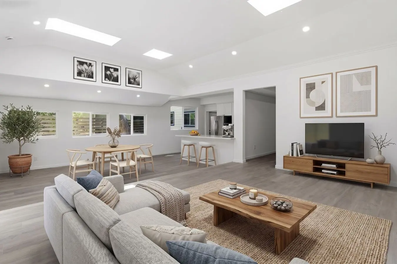Just Renovated! Modern Retreat In Scenic Kilkare Woods photo 2