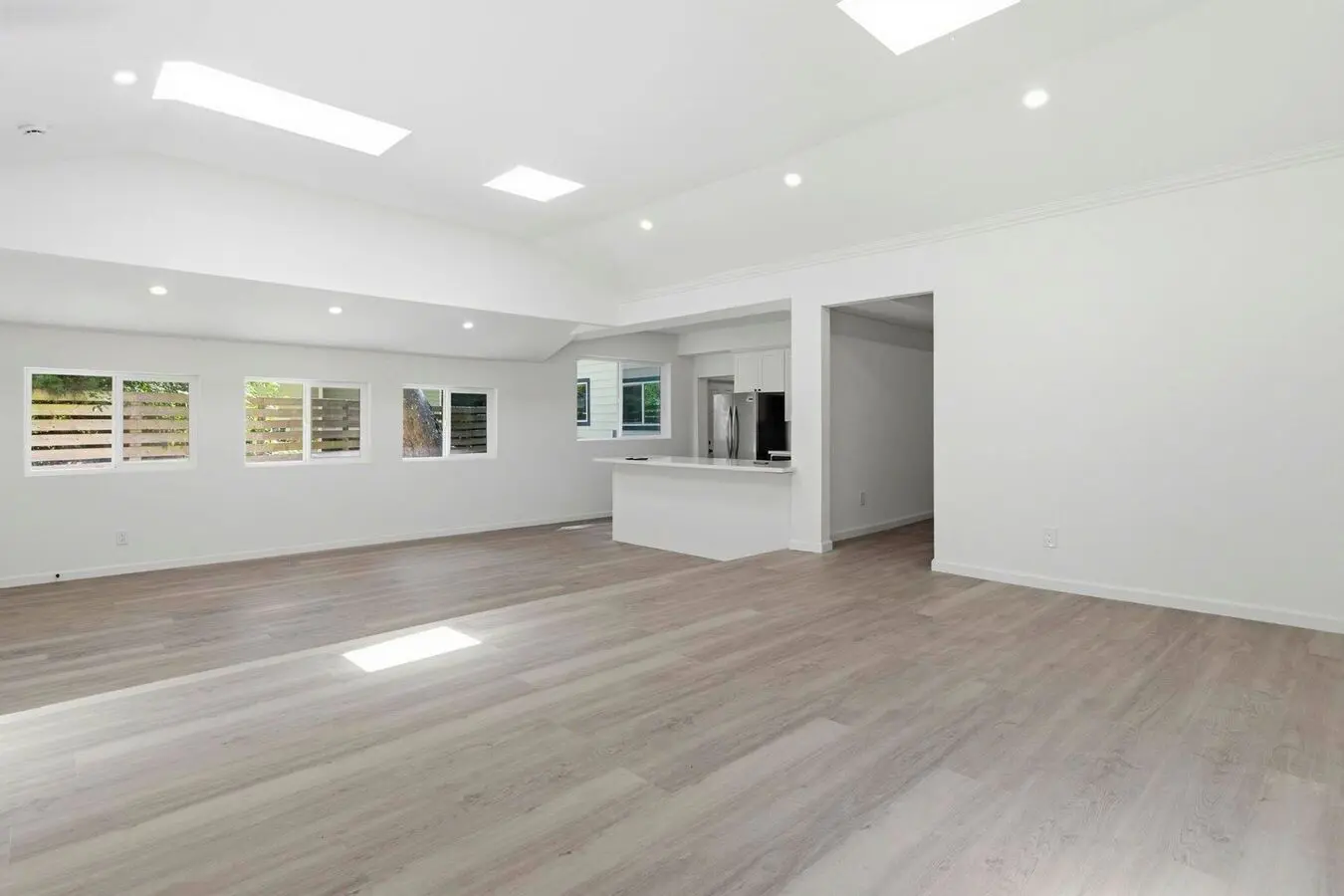 Just Renovated! Modern Retreat In Scenic Kilkare Woods photo 3